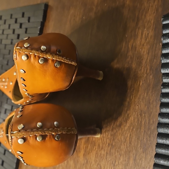 Michael Kors Women's Tan Studded Pumps - Picture 2 of 5
